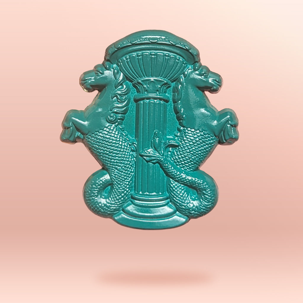 A green pin showing the Hippocampus statues from grattan bridge against a peach-coloured background
