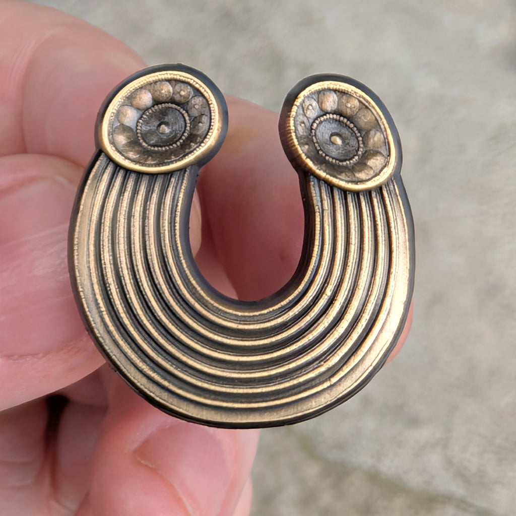The Gleninsheen Gorget pin